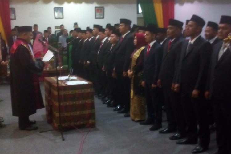 Diwarnai Aksi Mahasiswa Uniks, 35 Anggota DPRD Kuansing Resmi Dilantik